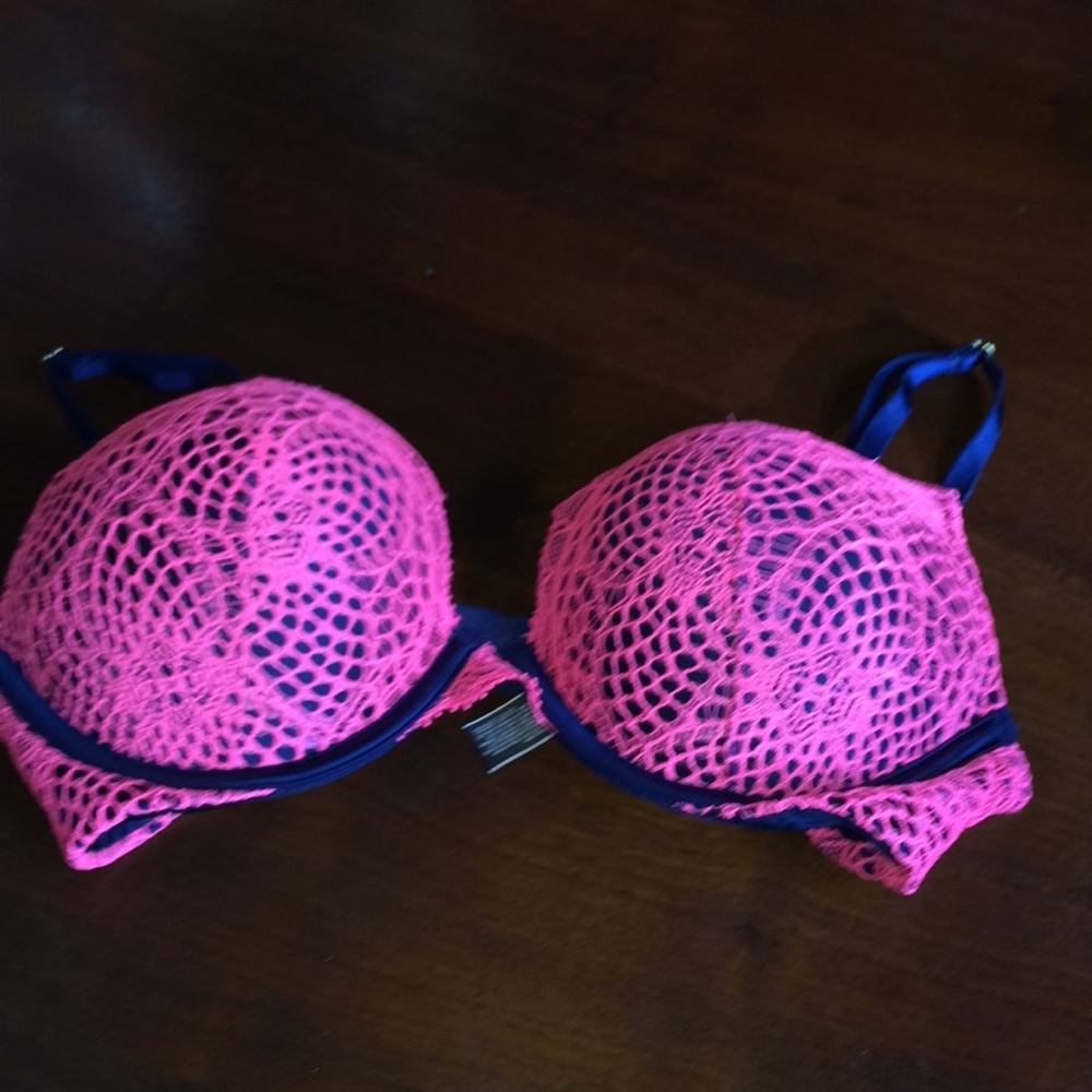 Victoria's Secret new without tags  size 34B